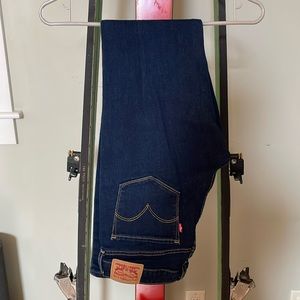 715 Levi’s bootcut jeans, dark wash, size 28
